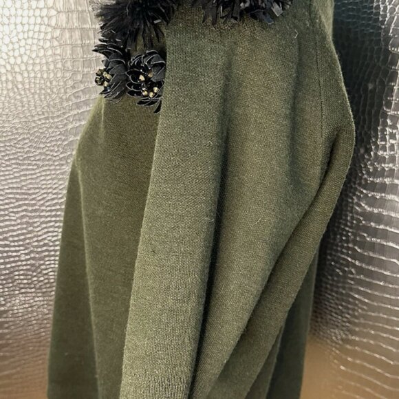 Essentiel Antwerp Forest Green Wool Sweater Black Flower Accent Size Medium - Picture 3 of 9